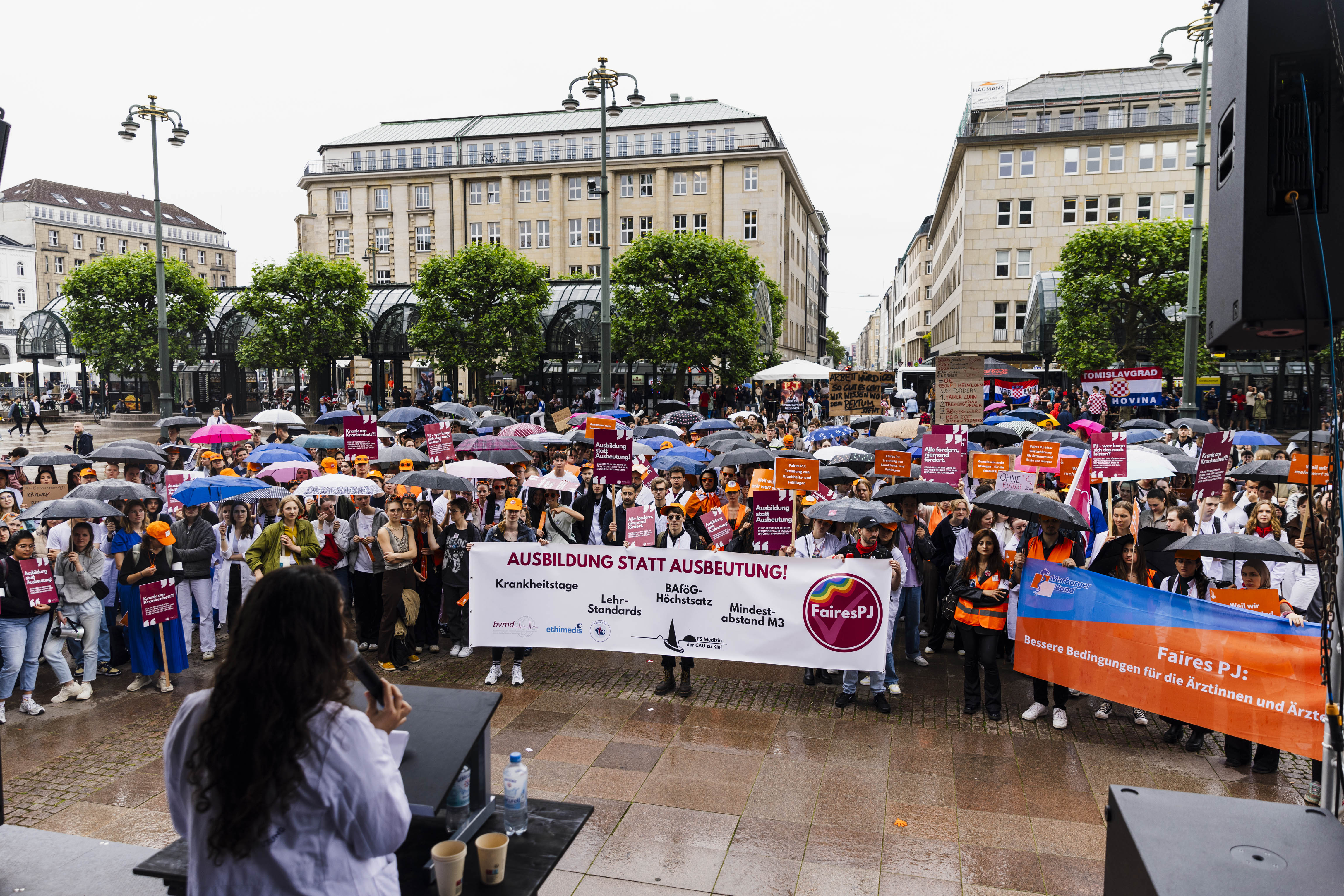 Rathausmarkt in Hamburg am 18. Juni: Kundgebung und Demo