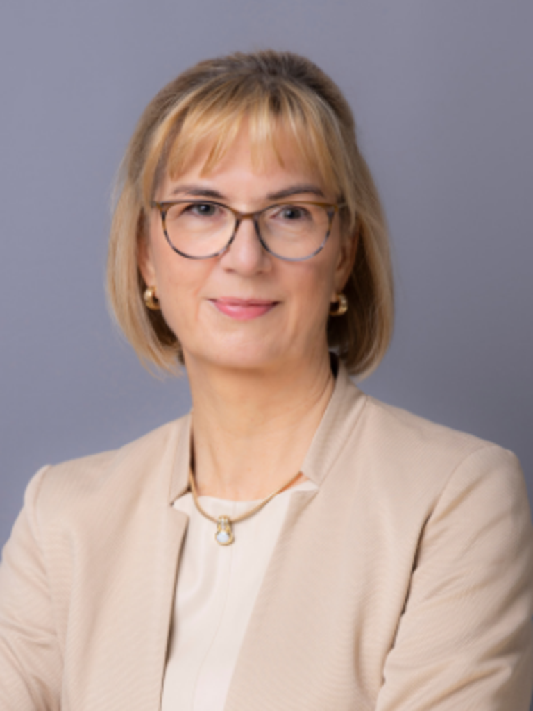 Dr. Susanne Johna